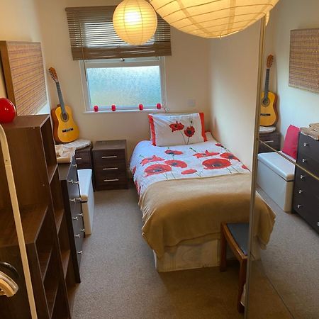 35 Mins To Central London. 3 Bedrooms. 2 Bathrooms With Garden Buitenkant foto