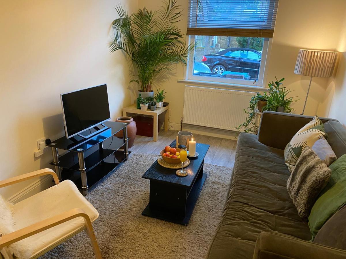 35 Mins To Central London. 3 Bedrooms. 2 Bathrooms With Garden Buitenkant foto